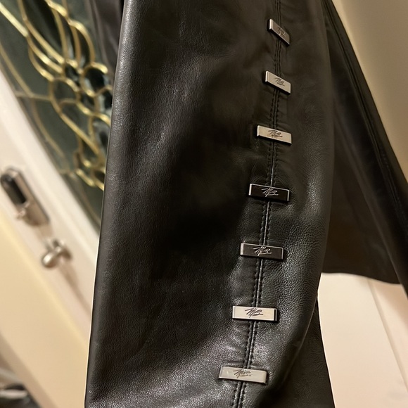 Vintage leather one day sale!!!!🔥🔥🔥 - Picture 5 of 12